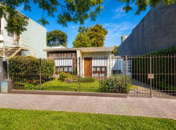 Casa · 110m² · 3 Ambientes · 1 Cochera · Venta Casa 3 Ambientes en Bernal – Apto Crédito