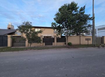 Casa · 360m² · 8 Ambientes · 2 Cocheras · Venta Casa de 8 Ambientes, en Calera, Córdoba