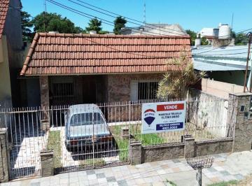 Casa · 120m² · 4 Ambientes · 1 Cochera · Venta Casa en Berazategui Apto Credito 7 Ambientes