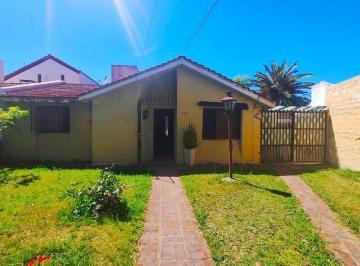 Casa · 129m² · 7 Ambientes · 1 Cochera · Venta Casa B° Parque Latino, Oportunidad!