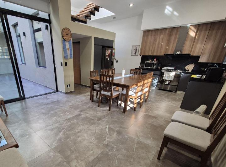 Casa · 140m² · 5 Ambientes