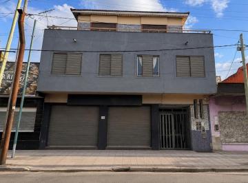 Casa · 492m² · 3 Ambientes · 1 Cochera · Venta Casa, con Departamentos y Local Comercial