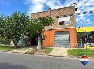 Casa · 160m² · 4 Ambientes · 2 Cocheras · Casa y Departamentos en Venta José Mármol Renta