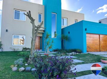 Casa · 237m² · 6 Ambientes · 2 Cocheras · Casa 6 Ambientes en Venta Horizontes Al Sur Laguna