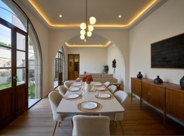 Casa · 203m² · 8 Ambientes · 1 Cochera · Increíble Casa 3 Dorm., Cochera, Patio, Pileta, Lourdes