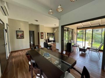 Casa · 200m² · 4 Ambientes · 3 Cocheras · Venta Casa 4 Amb. Impecable en Los Potrillos Pilar
