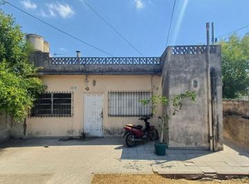 Casa · 127m² · 4 Ambientes · 1 Cochera · Casa S/ Lote de 410 m² a Refac - Usd57000 y Cuotas