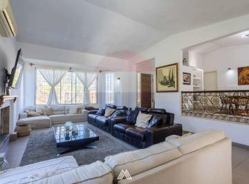 Casa · 280m² · 5 Ambientes · 4 Cocheras · Venta Casa en El Pinar 5 Dorm. 4 Baños