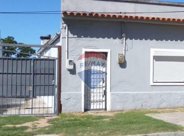 Casa · 92m² · 5 Ambientes · 1 Cochera · Venta Casa + Apto con Renta en Flor de Maroñas