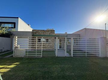 Casa · 139m² · 3 Ambientes · 1 Cochera · Casa en Av 13 de Caballeria Norte 567, Toay