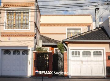 Casa · 220m² · 4 Ambientes · 2 Cocheras · Venta Casa Dos Plantas