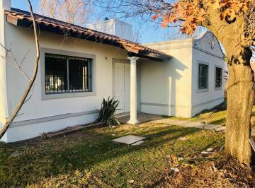 Casa · 84m² · 4 Ambientes · Casa en Venta en Carlos Keen