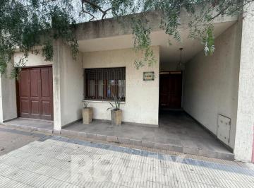Casa · 173m² · 7 Ambientes · 1 Cochera · En Venta Casa 3 Dorm Excelente Ubicacion