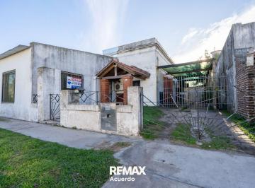 Casa · 158m² · 3 Ambientes · 1 Cochera · Venta Casa con Gran Terreno y Parue 2 Dormi + Local