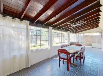Casa · 130m² · 4 Ambientes · 1 Cochera · Casa 4 Amb en Venta en Quilmes con Patio y Cochera