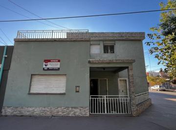 Casa · 244m² · 7 Ambientes · 1 Cochera · Venta Casa Av Belgrano N°409 (Esq. Soler)