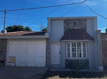 Casa · 139m² · 4 Ambientes · 1 Cochera · Casa en Venta en Barrio San Fernando, La Banda