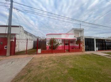Casa · 60m² · 3 Ambientes · 1 Cochera · Casa 2 Dorm., Gran Fondo y Cochera, Paraná