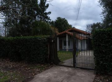 Casa · 175m² · 2 Ambientes · Venta Casa con Pileta, Parque y Parrila Marcos Paz