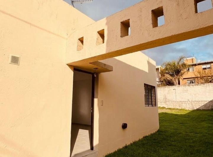 Casa · 75m² · 3 Ambientes · 2 Cocheras