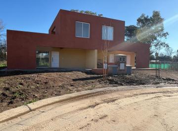Casa · 86m² · 3 Ambientes · 3 Cocheras · Casa en Venta en Altos del Este