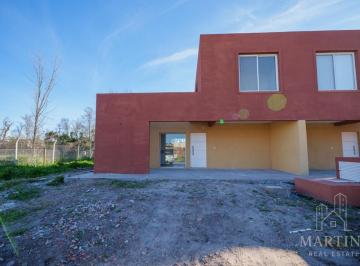 Casa · 86m² · 3 Ambientes · 3 Cocheras · Sin Cuotas - Casa en Venta en Altos del Este - 2 Dorm.