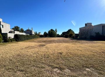 Terreno · 1618m² · Lote Central - Cañuelas Country Golf