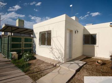 Casa de 5 ambientes, Maipú · Casa en Alquiler C/ Cochera en Maipú