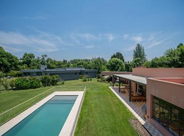 Casa · 295m² · 8 Ambientes · 2 Cocheras · Casa en Venta en Carmel Club de Campo, Pilar - 8 Ambientes