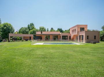 Casa · 295m² · 8 Ambientes · 2 Cocheras · Casa en Venta en Carmel Club de Campo, Pilar - 8 Ambientes