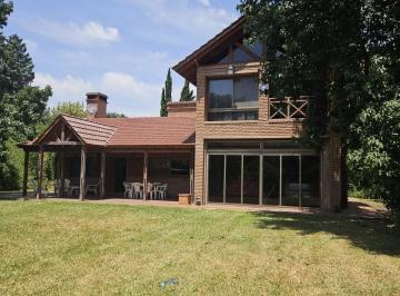 Casa de 5 ambientes, Funes · Hermoso Chalet en Exclusiva Zona