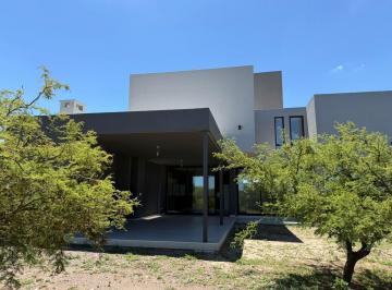 Casa · 450m² · 9 Ambientes · 4 Cocheras · La Pankana Casa en Venta con Vista - Patio Plano - 3d y Escritorio
