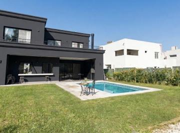 Casa · 210m² · 5 Ambientes · 4 Cocheras · Casa en Venta, Barrio Santa Ana, Villanueva