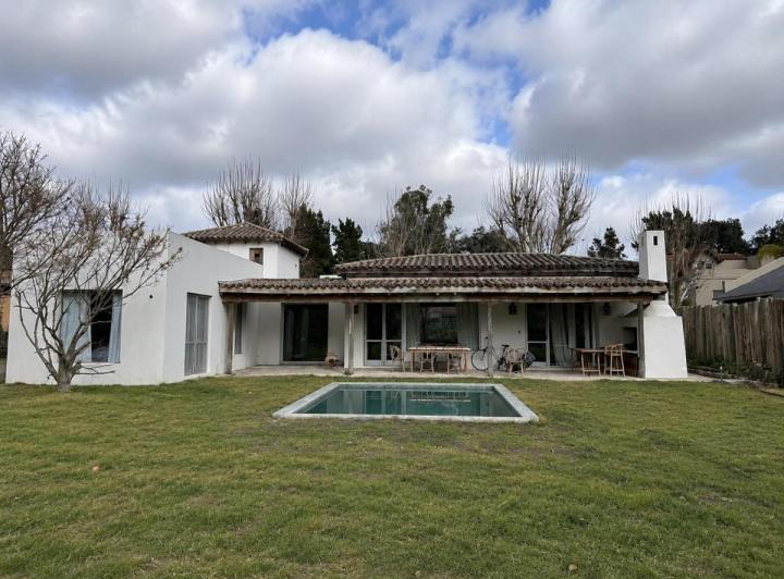 Casa · 150m² · 3 Ambientes · 3 Cocheras