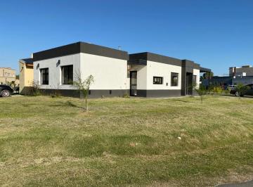 Casa · 130m² · 4 Ambientes · 1 Cochera · Venta Casa La Cañada Pilar Apta Credito - Pileta
