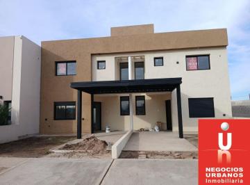 Casa de 7 ambientes, Córdoba · Alquiler Bº Rincones de Manantiales 2 Dorm. + 3 Baños + Escritorio Frente a Plaza Mza 65 L25a