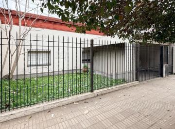 Casa · 130m² · 4 Ambientes · 1 Cochera · Casa en Venta - 4 Ambientes - Merlo Centro