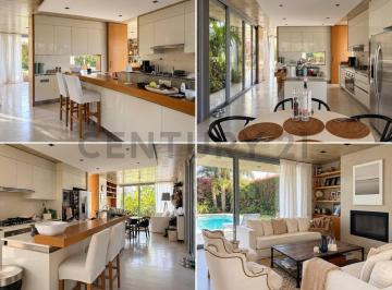 Casa · 320m² · 5 Ambientes · 2 Cocheras · Casa Moderna en Windbells Equipada