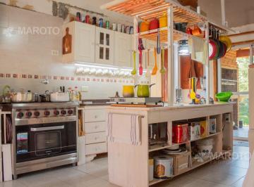 Casa · 158m² · 3 Ambientes · 4 Cocheras · Venta Casa 3 Ambientes con Amplio Parque y Pileta en Escobar - Barrio Portal de Escobar