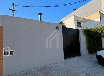 Casa · 107m² · 3 Ambientes · 1 Cochera · Casa en Venta 3 Ambientes con Cochera Descubierta, Lote 8,66 X 30 en San Andres, San Martin, G. B. a.