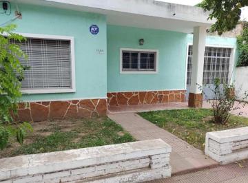 Casa · 93m² · 5 Ambientes · 1 Cochera · Casa en Barrio Jardin a Cuadras del Paseo del Jockey - 2 Dormitorio - Apto Credito - Escritura