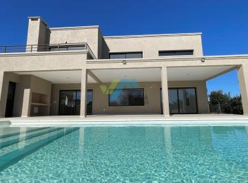 Casa · 370m² · 7 Ambientes · 5 Cocheras · Casa en Alquiler en El Molino Norte, Haras Santa Maria, Escobar