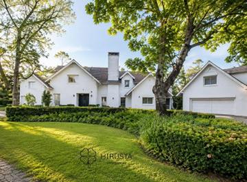 Casa de 7 ambientes, Pilar · Casa en Venta Mayling Club de Campo - 4 Domitorios - Hirusta Propiedades