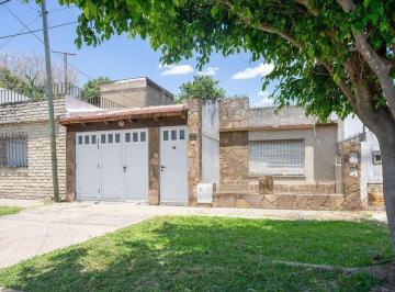 Casa · 140m² · 4 Ambientes · 1 Cochera · Venta Casa B° Belgrano 2 Dorm. Apta Credito