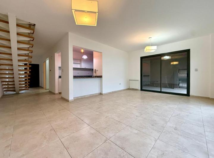 Casa · 190m² · 5 Ambientes · 3 Cocheras