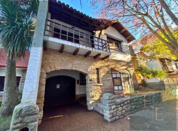 Casa · 215m² · 5 Ambientes · 1 Cochera · Venta Casa 5 Ambientes con Dependencia - Plaza Mitre Lote Propio