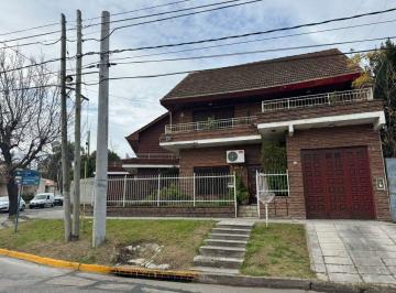Casa · 221m² · 6 Ambientes · 2 Cocheras · Venta Casa en Villa Bosch