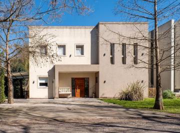 Casa · 196m² · 5 Ambientes · 3 Cocheras · Casa en Los Cardales