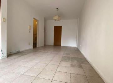 Departamento de 2 ambientes, Avellaneda · Departamento de 2 Amb Al C/ Frente con Patio Cubierto y Balcón en Avellaneda Centro