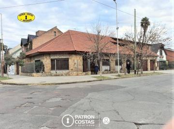 Casa · 404m² · 6 Ambientes · 3 Cocheras · Casa en Venta en Haedo 6 Dorm.